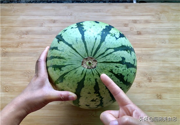 西瓜怎么挑才能挑到又脆又甜,挑选西瓜的小妙招有哪些