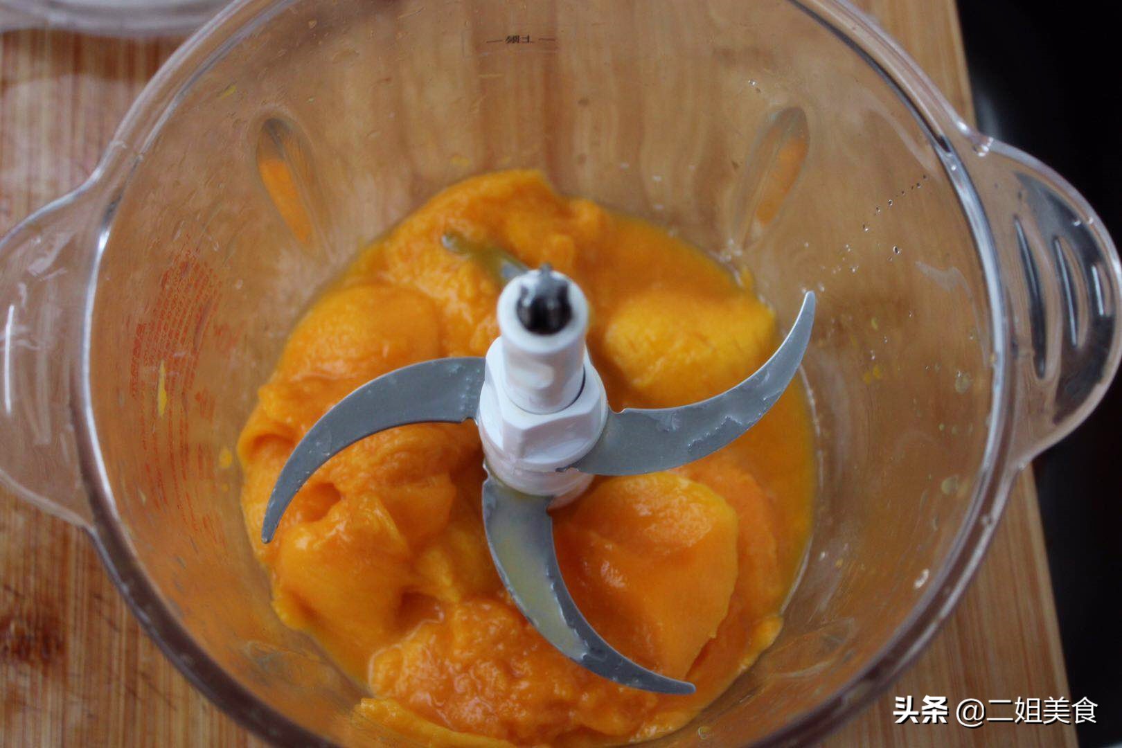 怎么做芒果冰淇淋不会有冰沙,夏天要来了教你做一杯芒果冰激凌