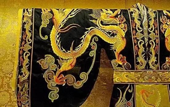 皇帝的龙袍从来不洗完整版,皇帝的龙袍从来不洗臭了怎么办