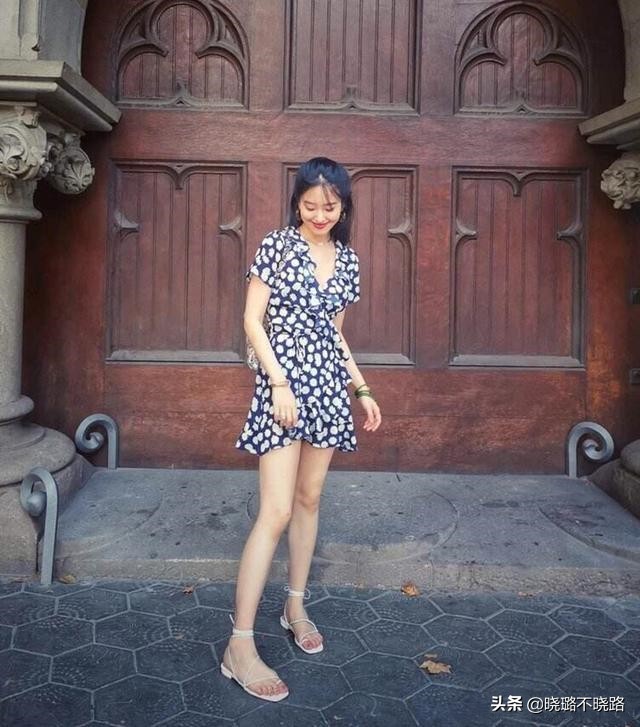 小方头鞋女款小白鞋,今年流行尖头鞋还是方头鞋