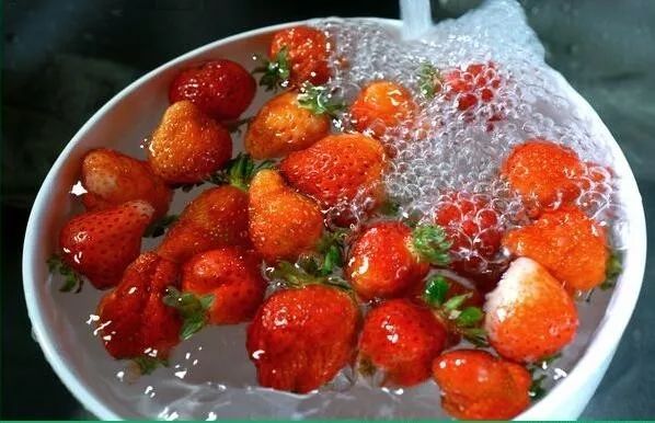 怎样才能快速去草莓上的果蔬农残,草莓去农残的正确方法