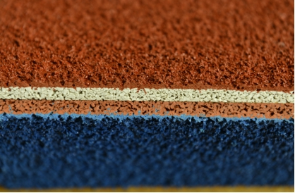 施工中塑胶跑道被雨淋了怎么办?