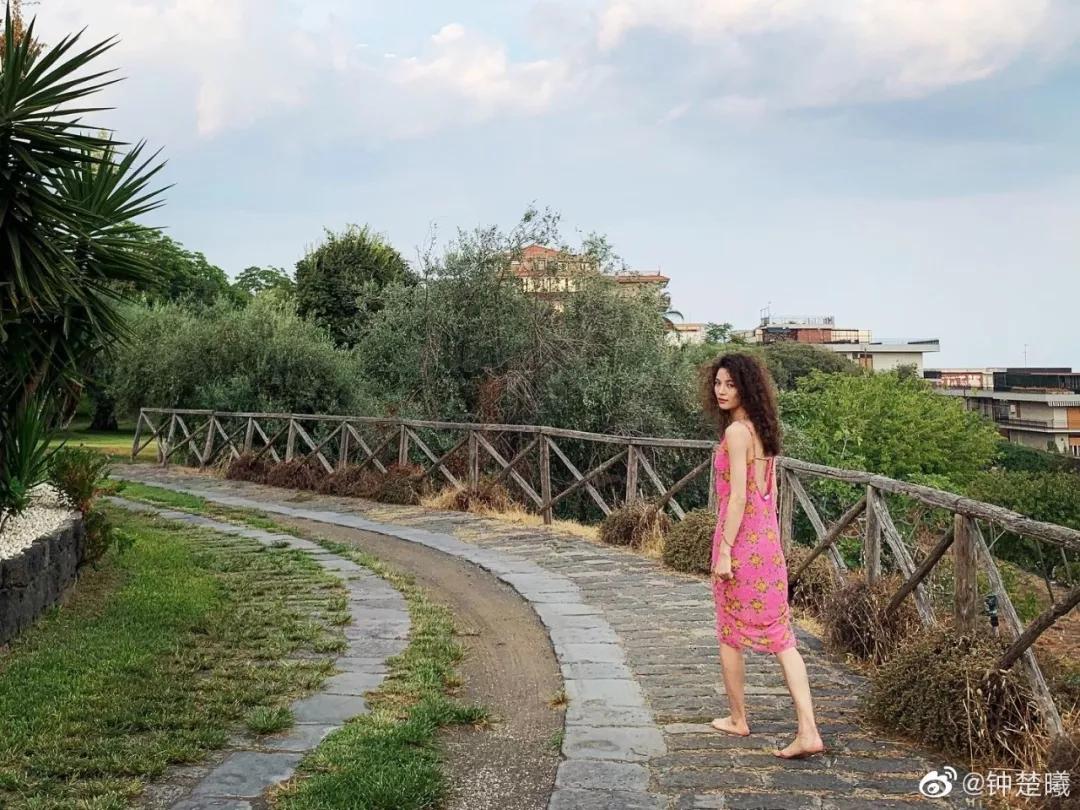 哪个女明星日常衣品最好,最近女明星衣品