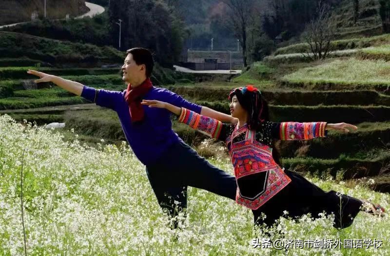 卖猪肉小女孩跳芭蕾舞,9岁女孩一边卖猪肉一边跳芭蕾