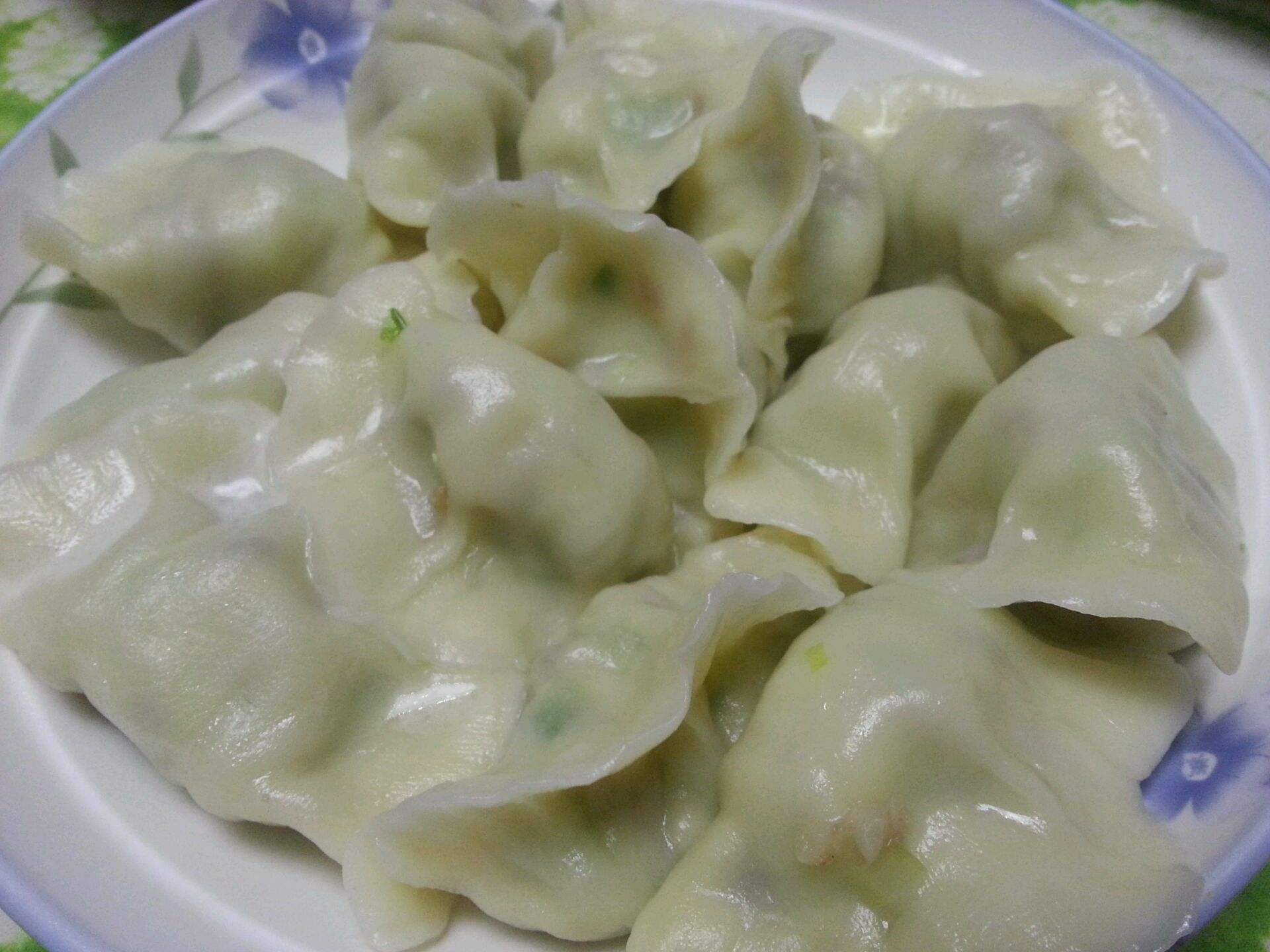 煮饺子粘锅底了,煮饺子放什么不粘饺子