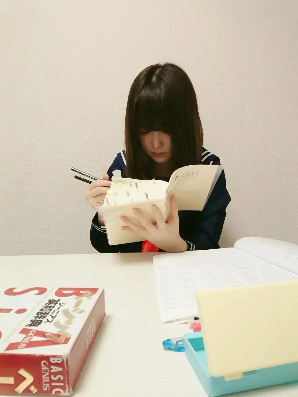 日本女版“手工耿”凭沙雕发明火遍全网，她还是个偶像女团成员？