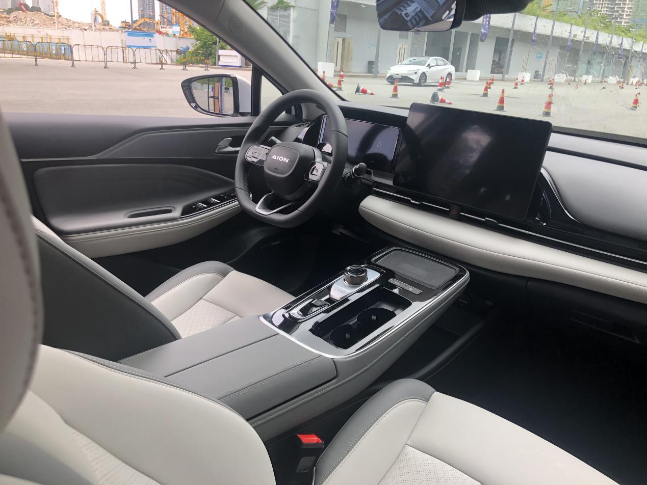 aionsplus全景天幕,广汽埃安aionsplus2022款