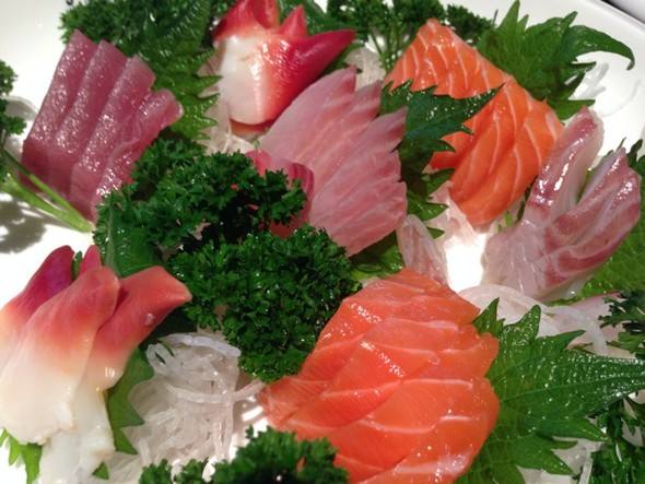 日本吃生鱼片,日本吃生鱼片和中国有什么差异