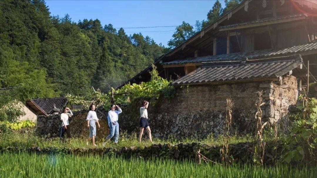 湖南湘阴，鼓励女青年留在家乡，开了个好头，要办好这事确实很难