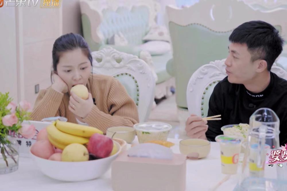 张馨月王灿对比照,王灿和张芷溪