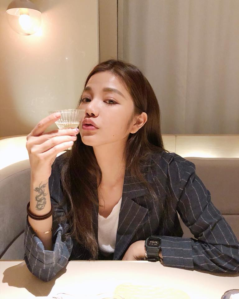 最自豪自己的完美腰线！许路儿不藏私分享有感瘦腰3招