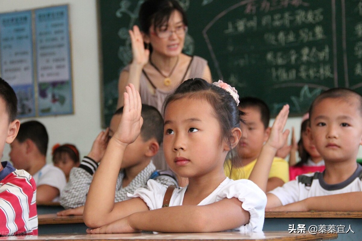 小孩上课说话老师该怎么教育,上课孩子说话有什么巧妙的办法