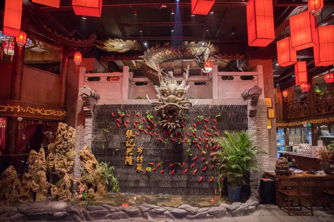 人均60的餐厅带舞台,60人一桌的餐厅