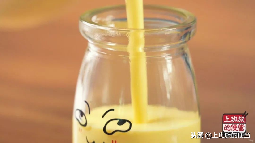 牛奶鸡蛋芒果布丁的做法,自制芒果布丁入口即化超级好吃