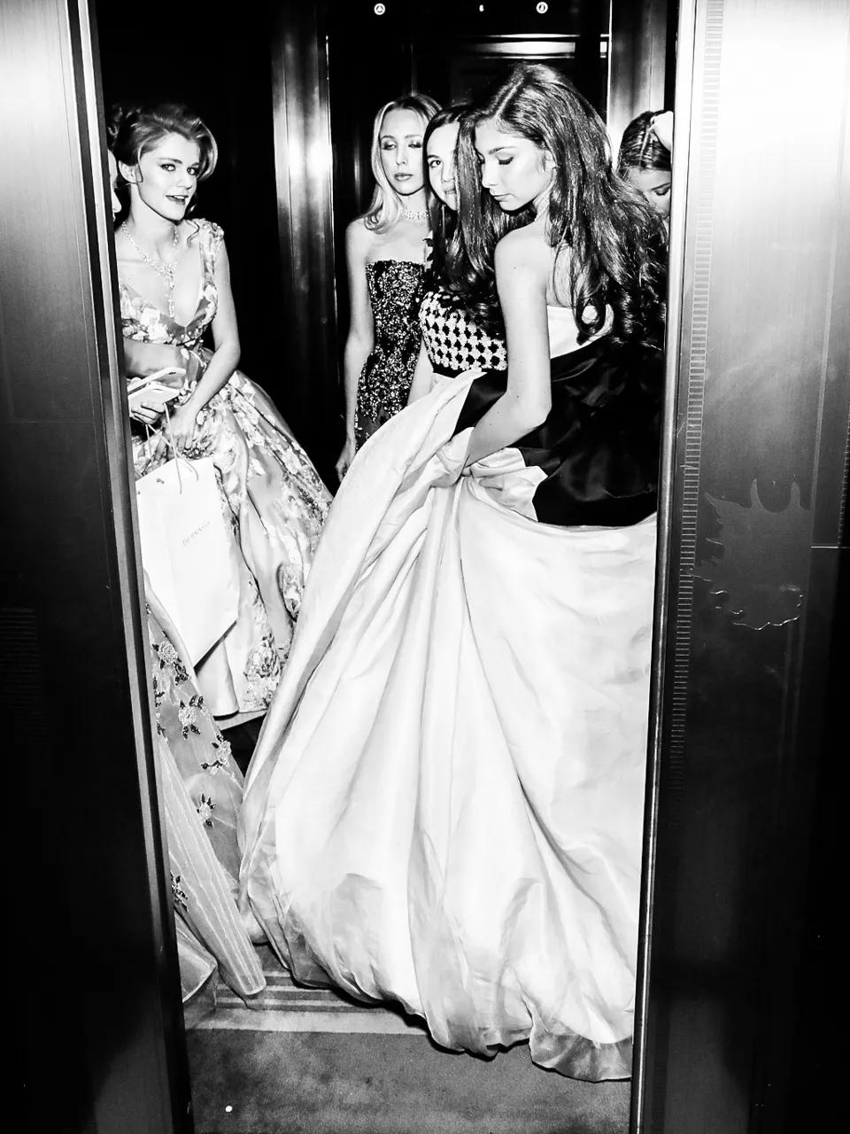 黎巴嫩爆炸发生后，巩俐章子怡的挚爱无声落泪……