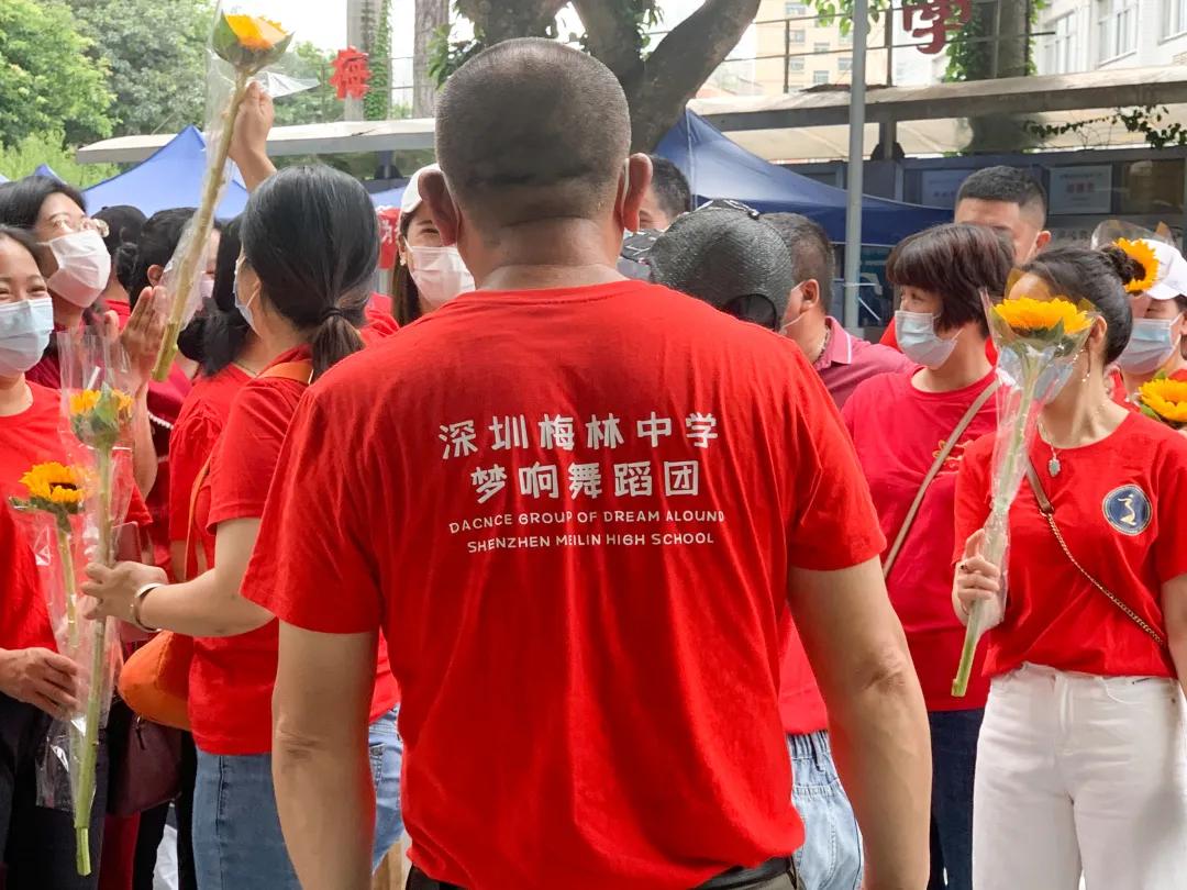 萌娃、萌宠纷纷抢镜！今年高考作文，深圳学生躺赢？