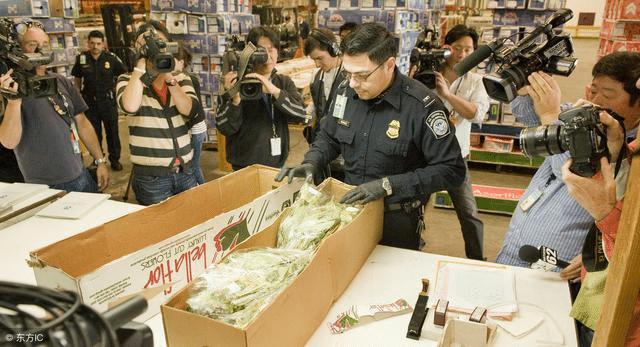 女子用国产劳力士，上演狸猫换太子，当铺老板气的跳脚！