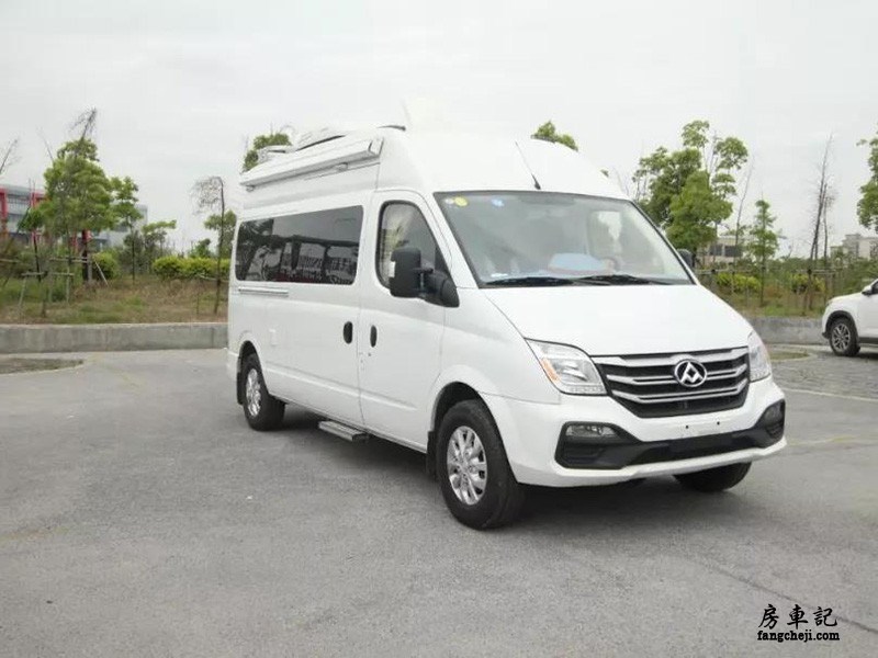 外表普通内装豪华的房车,简约的房车