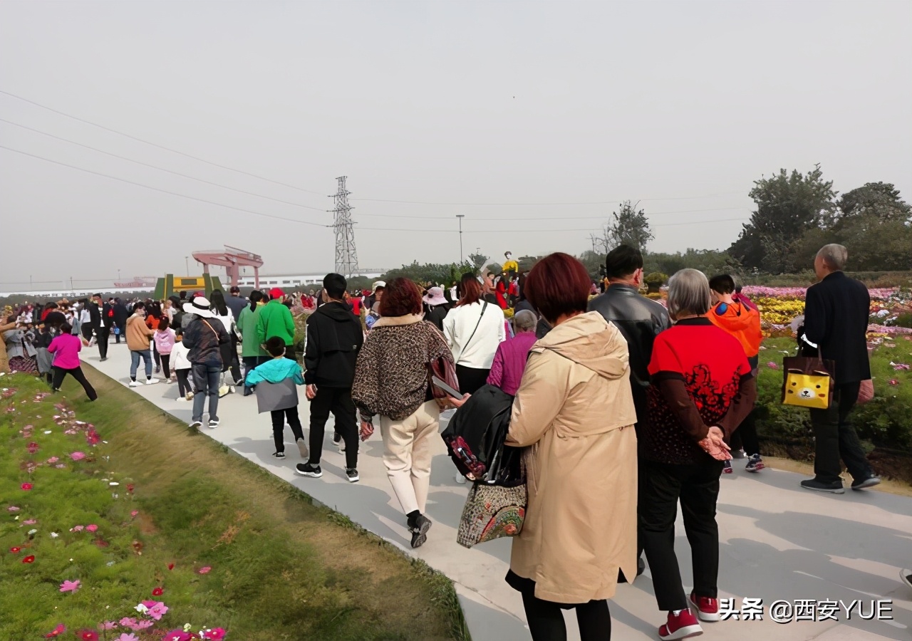 西安又一地标盛大开启，现场人山人海堪比春运