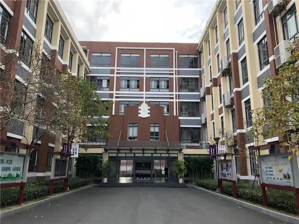 超额预警!今年又有8个热门公办初中政策收紧!入户年限逐年递增