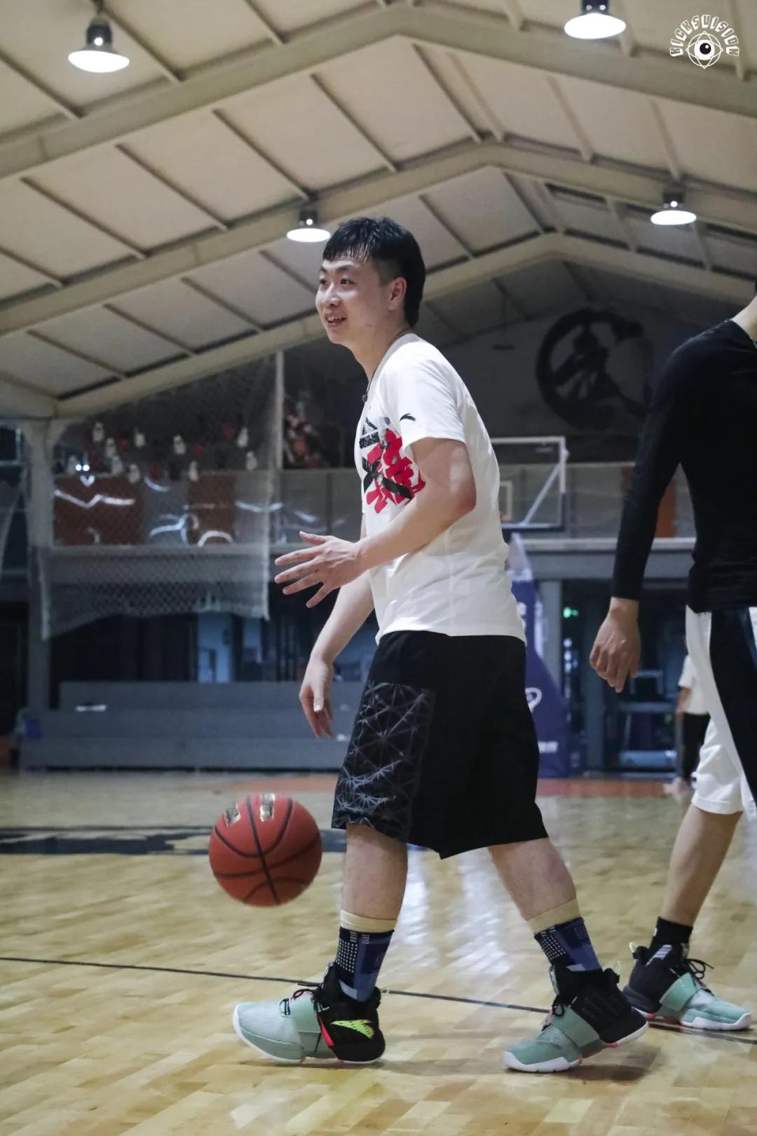 无论是打球还是穿鞋，你都「要疯」一点|KVSN众测