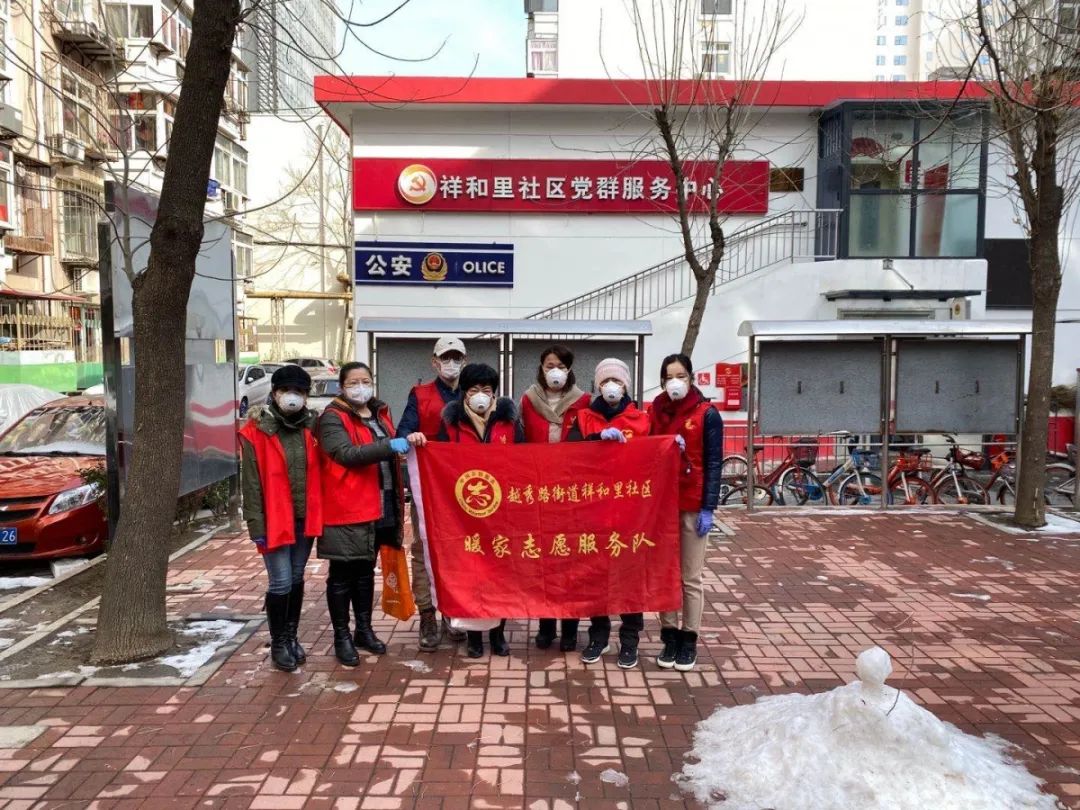 老党员率先垂范坚守疫情防控一线,党员率先垂范筑牢社区疫情防线