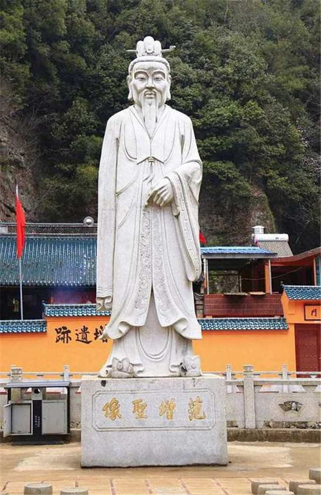 项羽的谋士范增怎么离开项羽的,离间项羽和范增的是哪位谋士