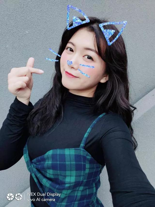 如何让自拍更好看,自拍怎么把人拍的很高大