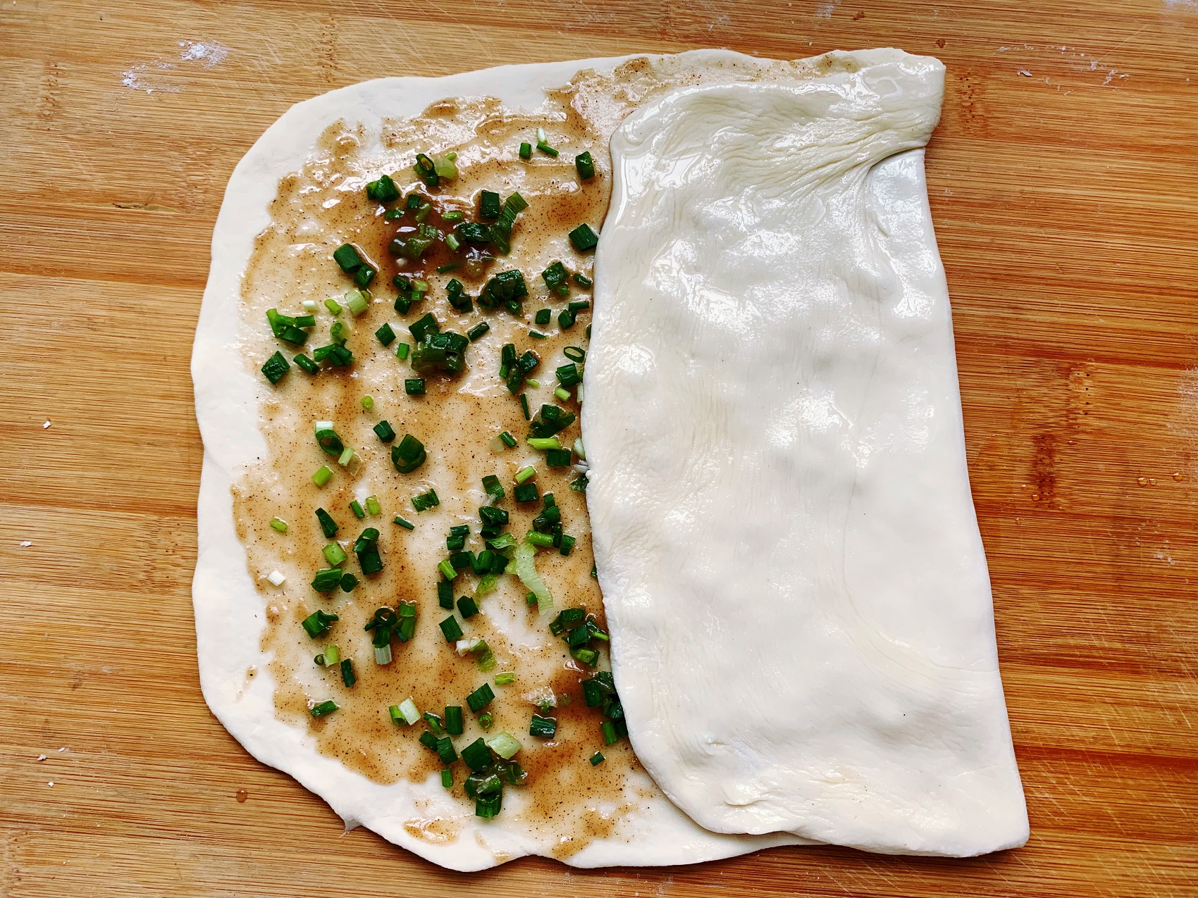 葱花千层盘丝饼,葱油千层饼加鸡蛋