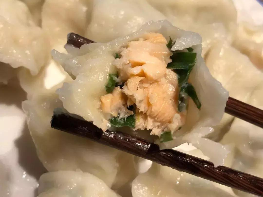 宝宝三文鱼西兰花饺子,三文鱼虾仁儿童家常做法