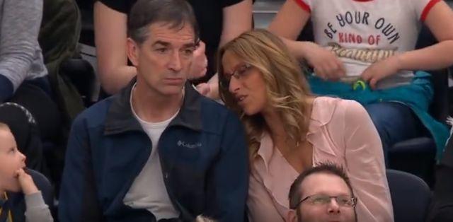 杰里·斯隆，是伟大球员，更是伟大的教练，退役了三件球衣号码