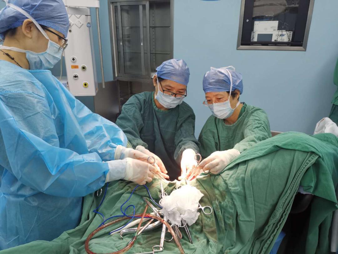 山东医专第一附属医院妇科副主任李方凤：一双巧手解无数顽疾二十载行医润物无声​