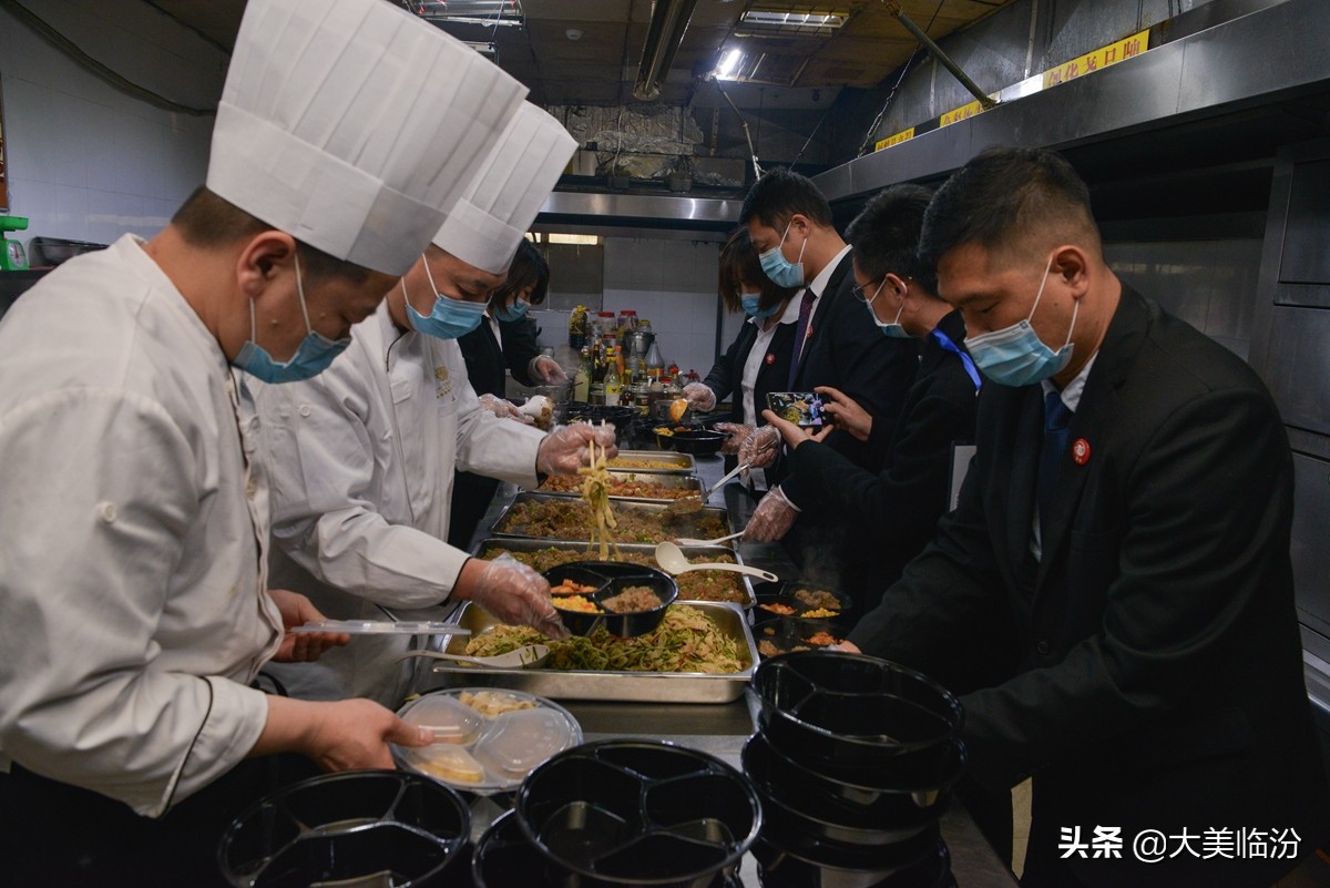 感动全国医疗队支援武汉,援鄂医疗队暖心