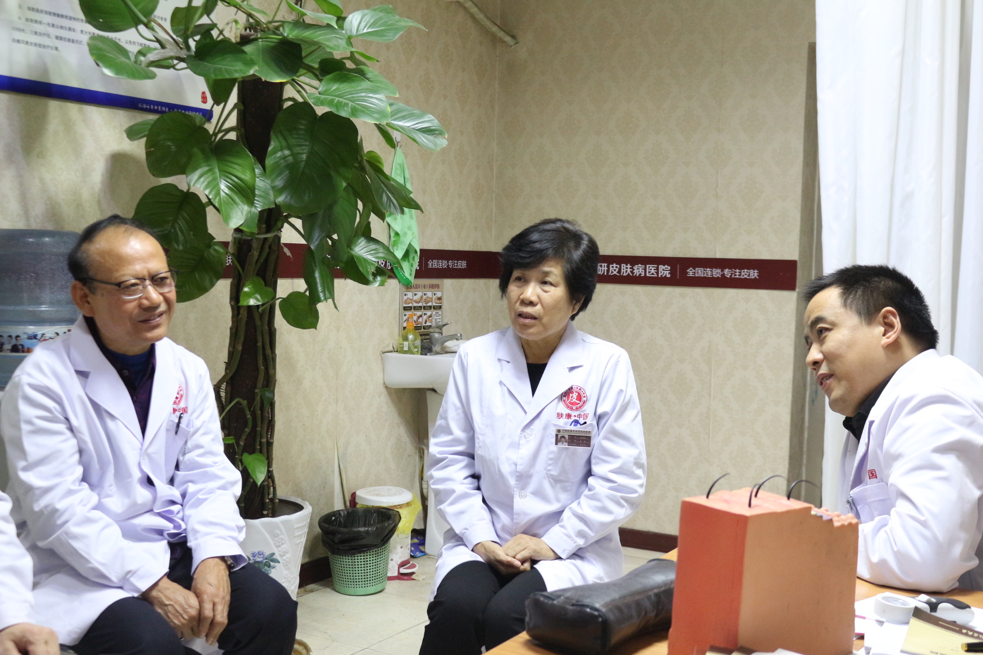 怎样治疗青春痘最有效的方法,怎样治青春痘最有效的方法