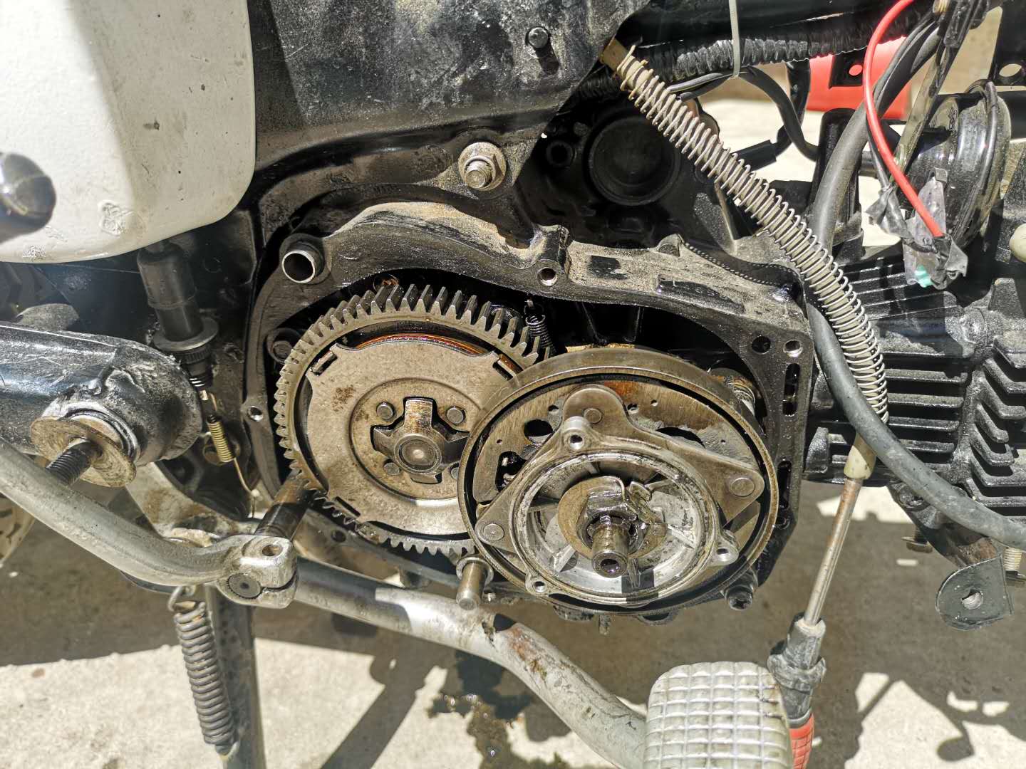 本田摩托车幼兽70c,改装老款铃木摩托