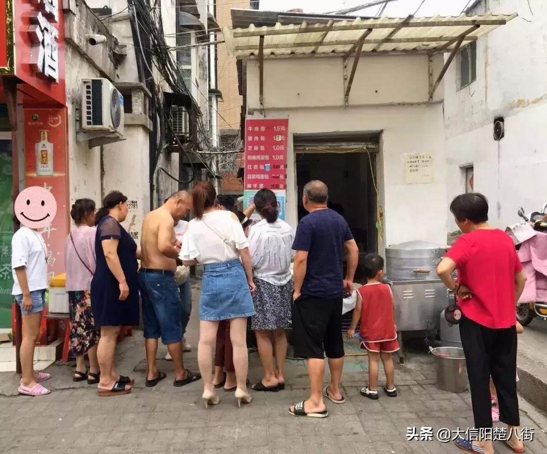 探店:信阳这家十年无名包子铺,据说排队到腿软也要吃?