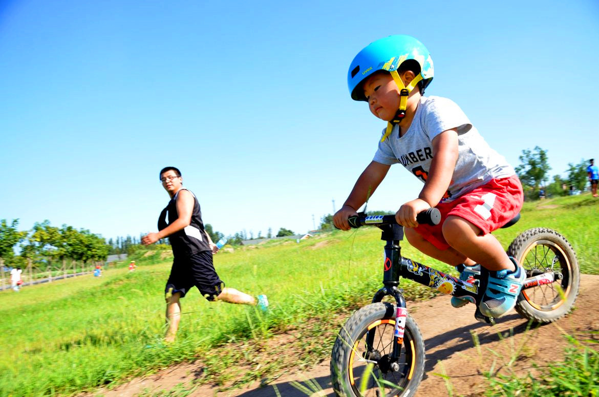 孩子的脾气比较倔怎么办,如何纠正小孩倔脾气