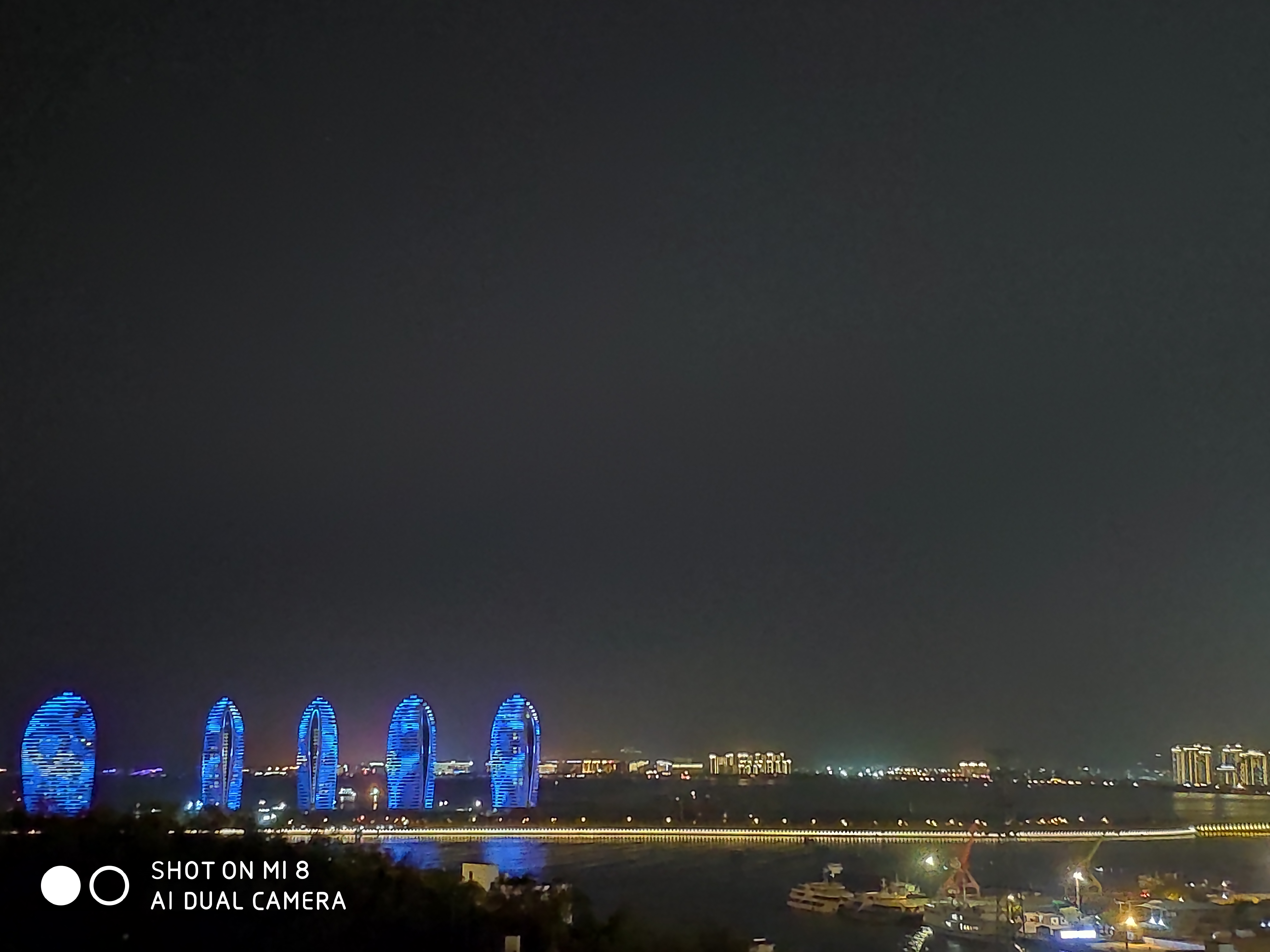 小米8的拍照怎么样？夜拍海口万绿园毫无压力