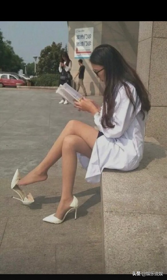 每日一笑，请问发骚门诊怎么走？大自然也好这口？纯白至臻小猫咪