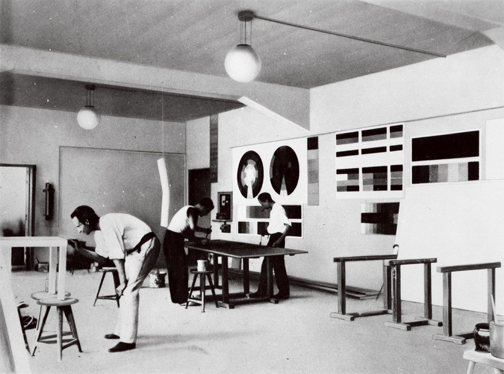 包豪斯历程代表人物及其作品分析,包豪斯的历史视频