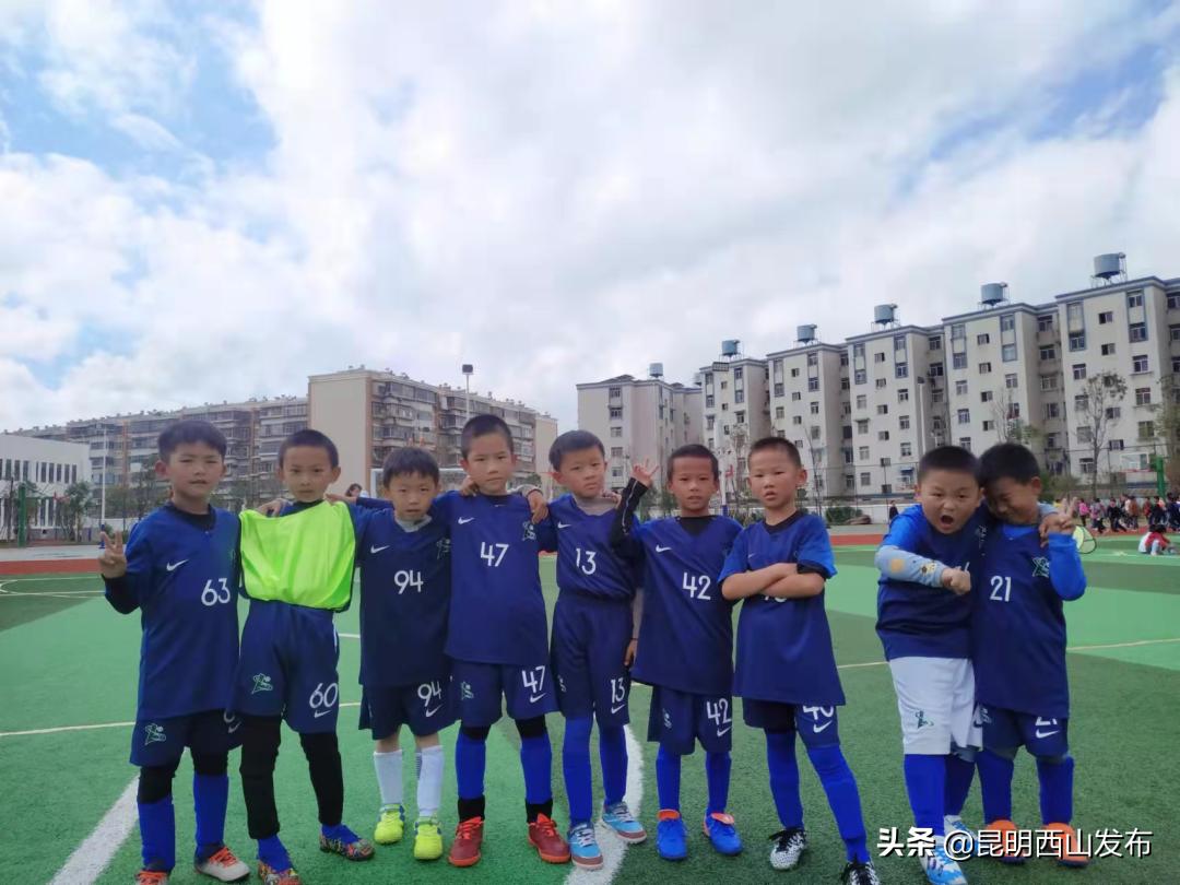 校园足球联赛充满激情,沙湾路小学班级足球联赛火热开赛