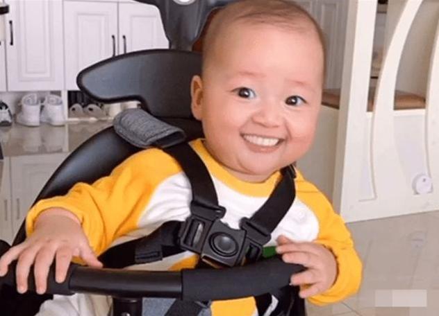 宝宝满口黄牙图片,宝宝满口牙照片火了