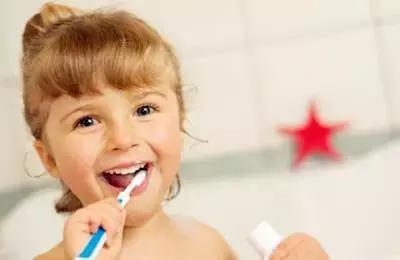 幼儿正确刷牙方法,教你如何给孩子正确刷牙