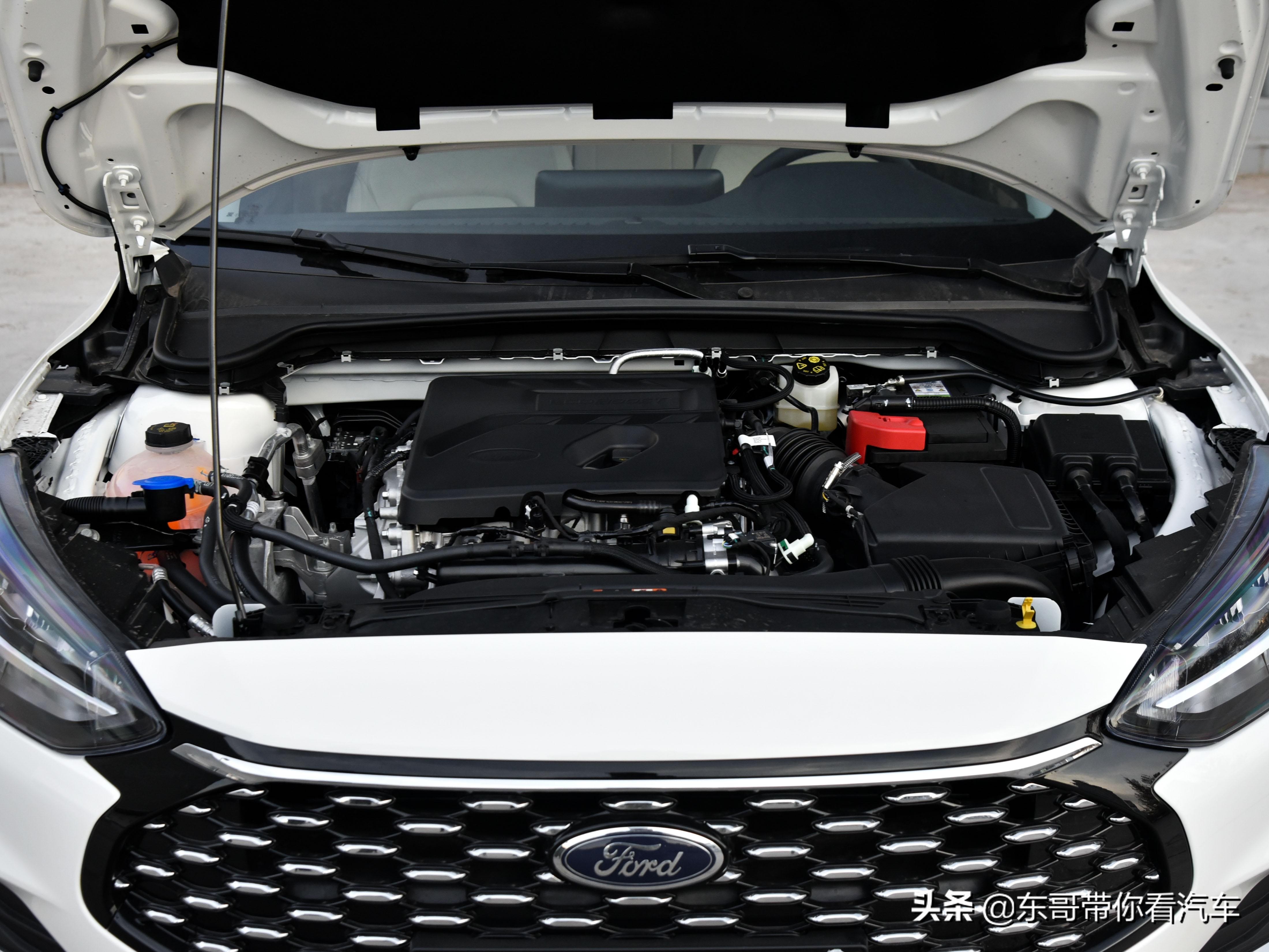 空间不输紧凑型的小型车,买1.4t朗逸还是1.5t新福克斯