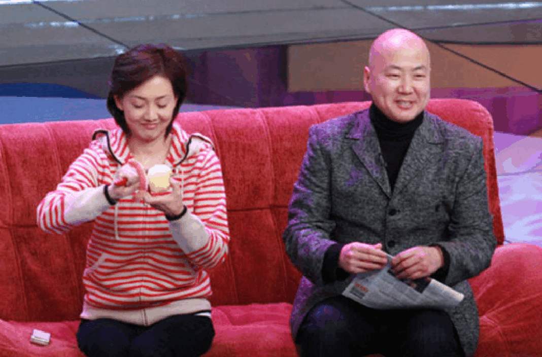 牛莉春晚红色大衣,牛莉春晚大衣图片