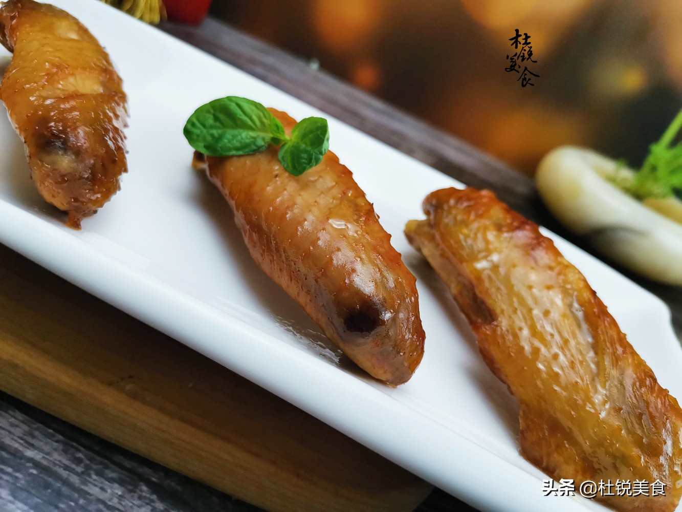 鸡翅这样做比烤的好吃,鸡翅怎么烤好吃到吮指