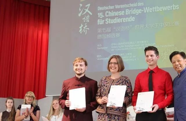 “你好吗kneehowma”，原来老外是这样学中文的，看完快笑死了