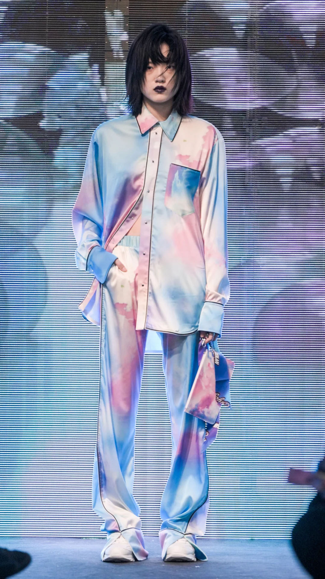 啥？这年头“杜蕾斯”都出时装了，这画风真的是让人一言难尽