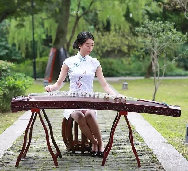 古筝弹不出空鸣音什么原因,古筝弹得不好听是什么原因