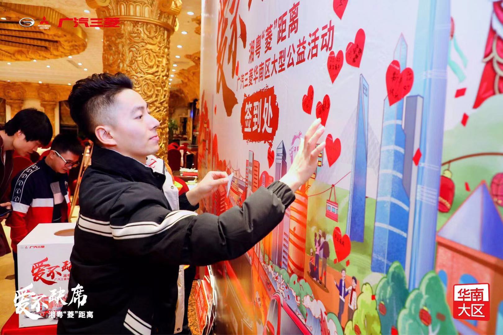 鐖变笉缂哄腑骞挎苯涓夎彵,鐖变笉缂哄腑瀹跺